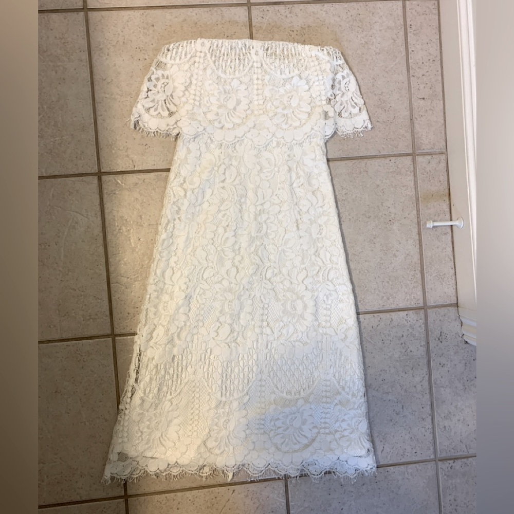 Lulu’s strapless lace dress, size XS